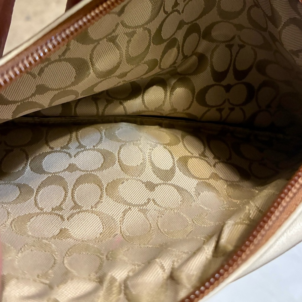 Vintage Coach Hampton Large Wristlet - Picture 4 of 8